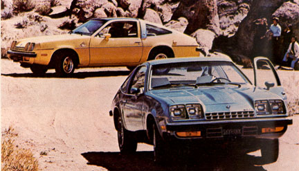 Skyhawk S (à l'avant) et Skyhawk (à l'arrière) 1977