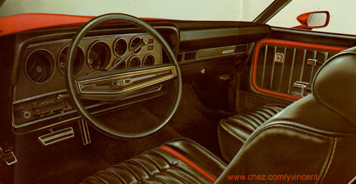 Intérieur de la Gran Torino Sport 1974